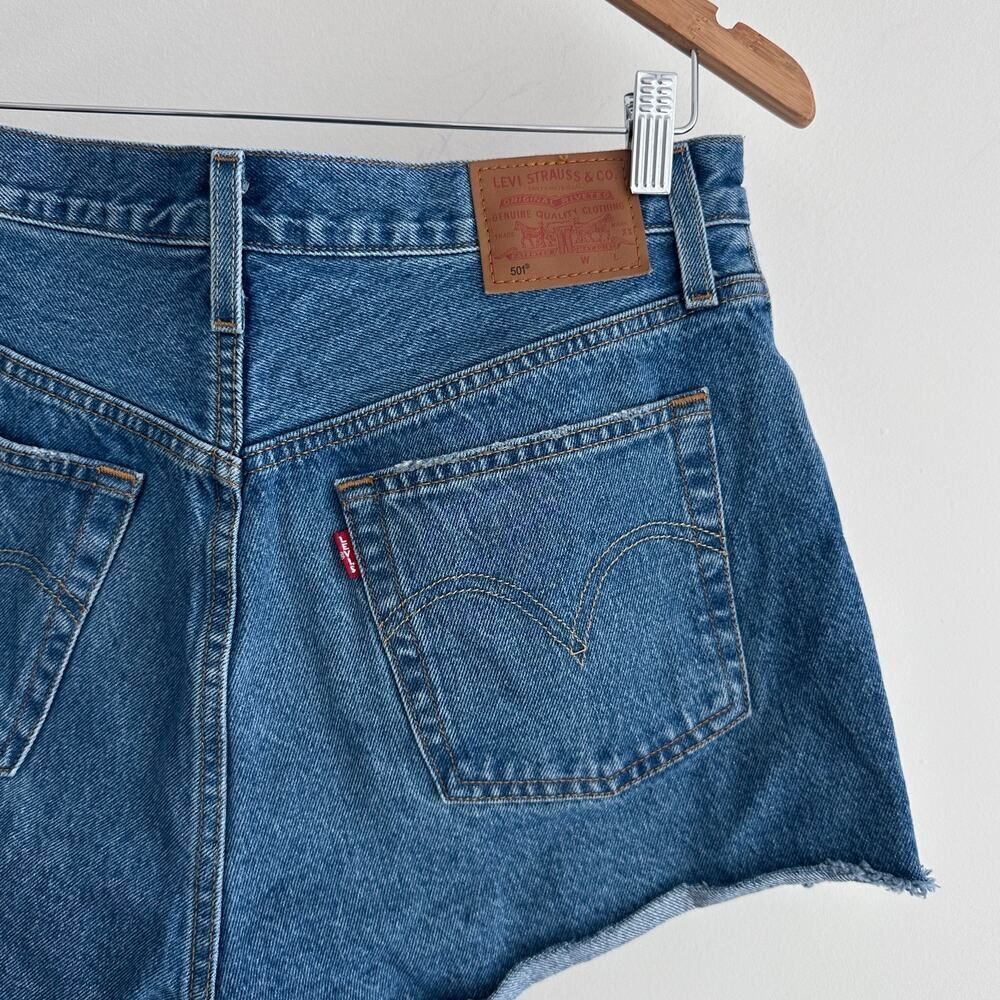 Levi's 501 denim jean shorts distressed - Picture 7 of 12